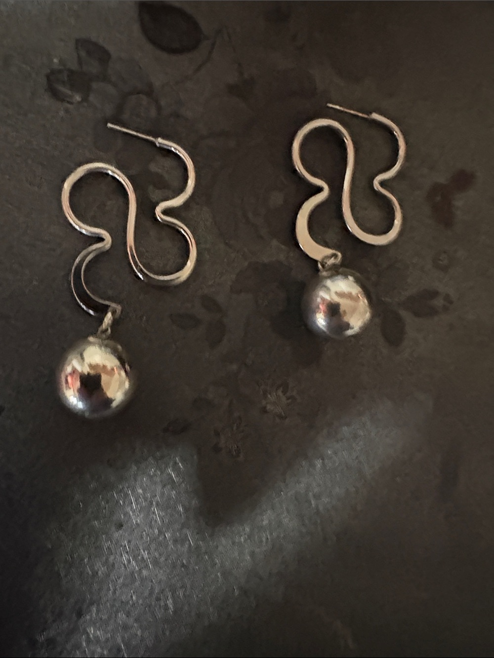 VINTAGE SCULPTURAL CURVED WIRE AND POLISHED DROP BEADED 2" EARRINGS